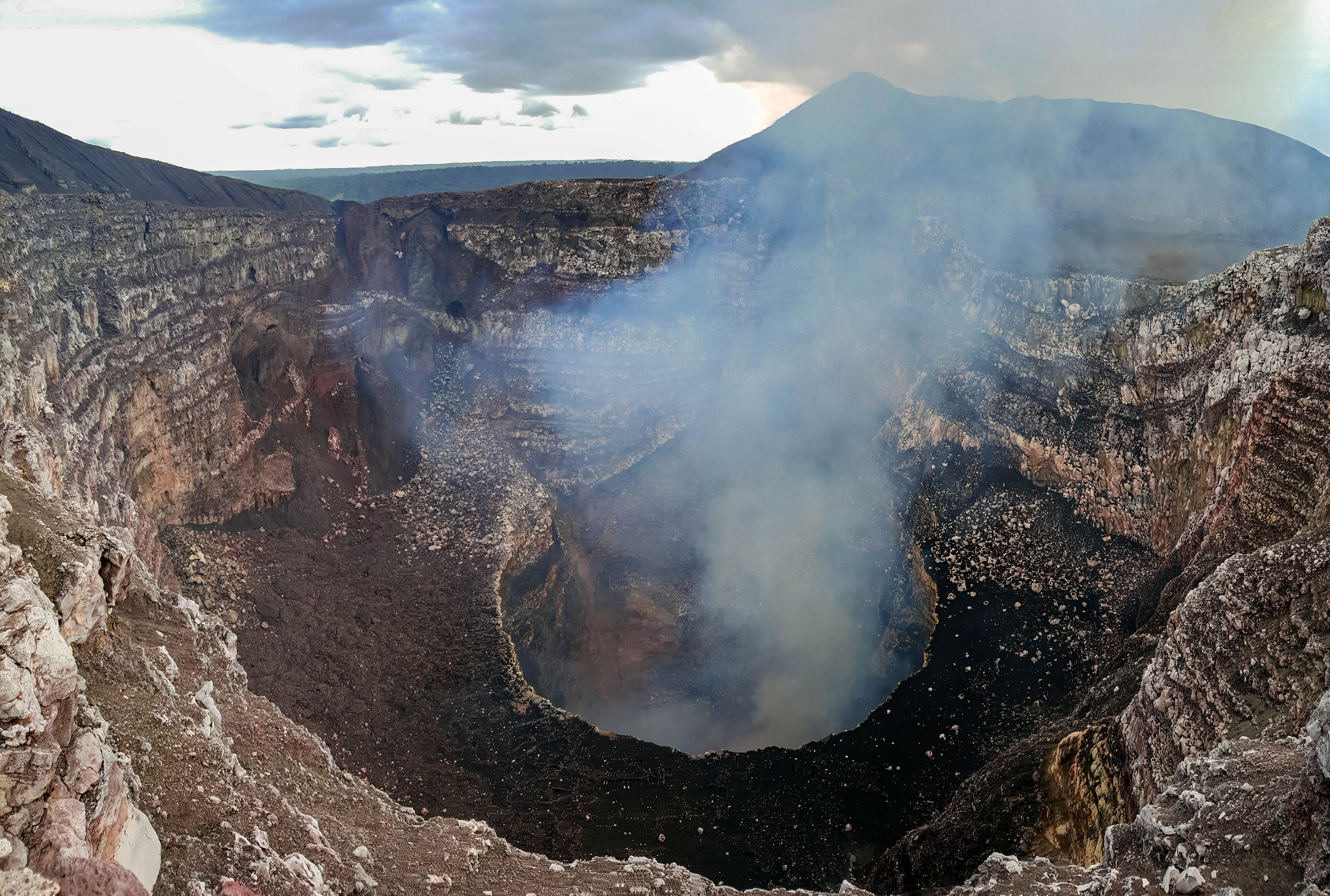 Volcan Masaya laval crater Nicaragua